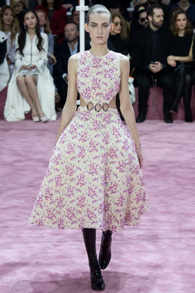 Look 18